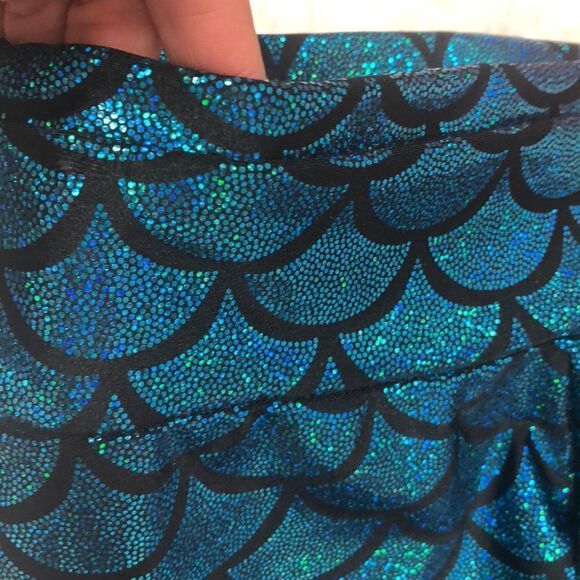NWT OH MY BOD Blue mermaid shimmer Capri leggging - Picture 4 of 7